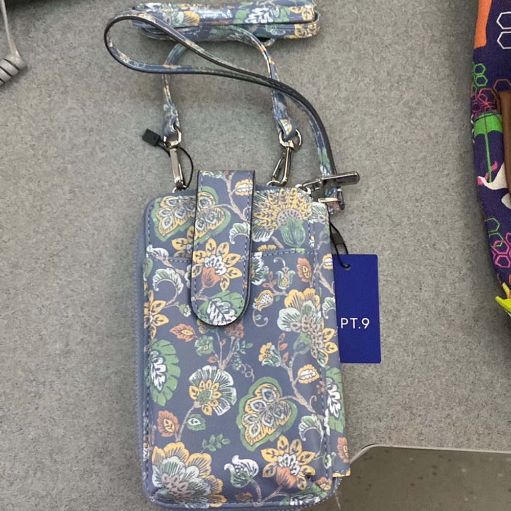 Small mini cross over Apt 9